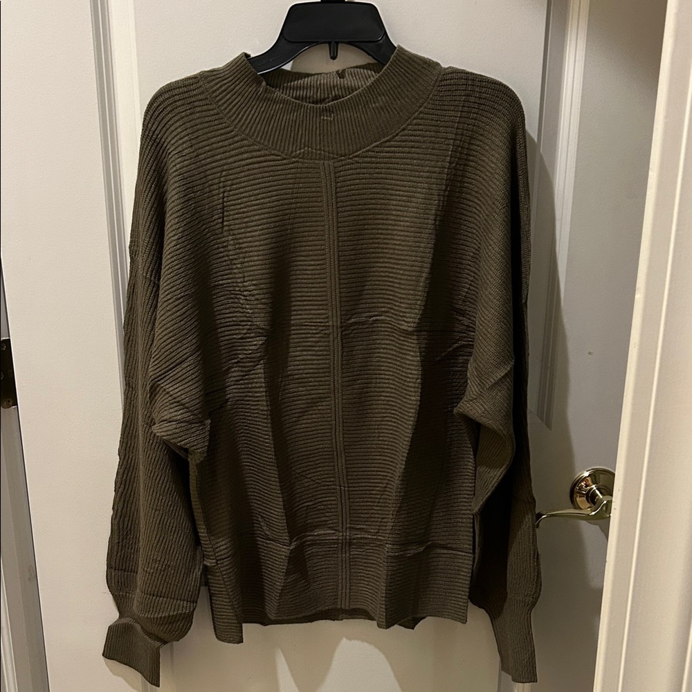 Olive green Women's crew neck Sweater with batwing sleeves NWT